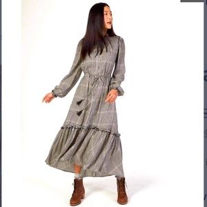 CLASSIC Faherty gingham dress!  Love it but it’s too small for me!